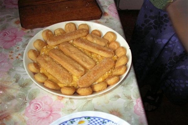 Sarlota cu crema caramel si vanilie