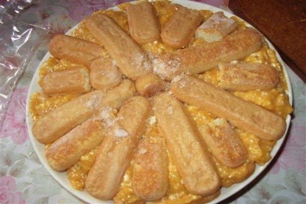 Sarlota cu crema caramel si vanilie