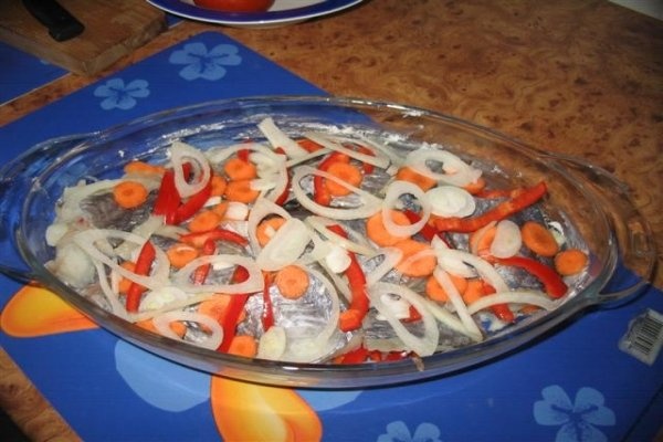 PESTE CU LEGUME LA CUPTOR