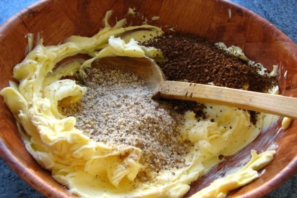 Prajitura cu ness si foi de bezea