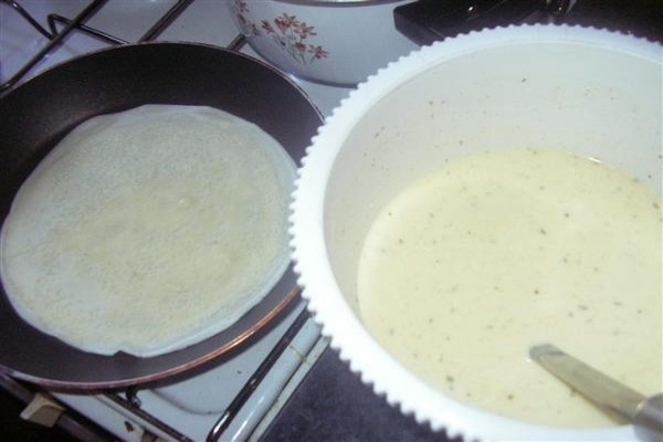 Clatite umplute cu ciuperci si cu sunca