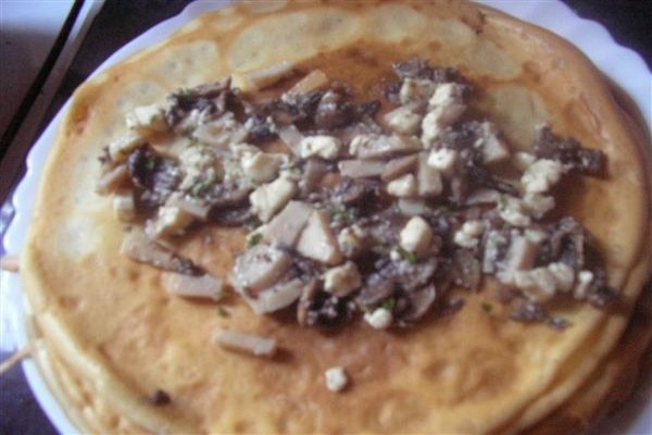 Clatite umplute cu ciuperci si cu sunca