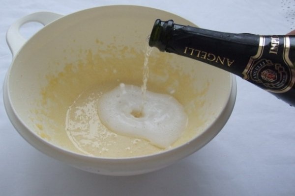 TORT DE SAMPANIE CU PERLE