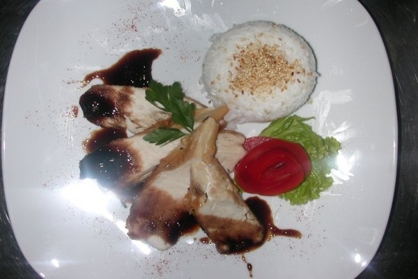 PIEPT DE PUI CU SOS DE SOIA