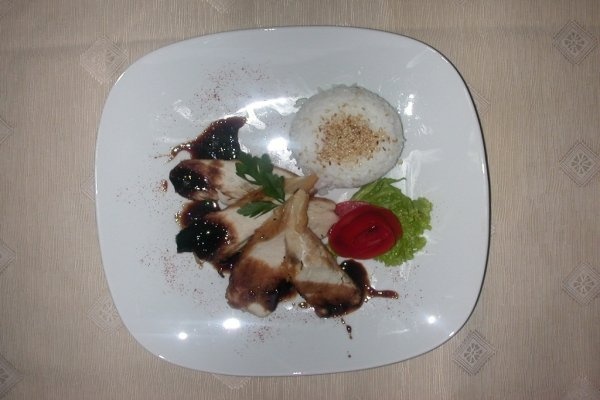 PIEPT DE PUI CU SOS DE SOIA