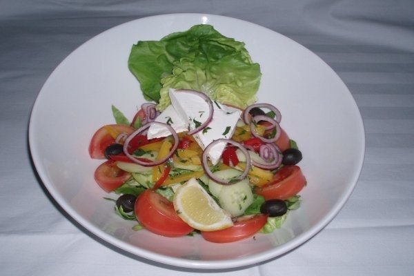 SALATA DE VARA CU BRANZA FETA