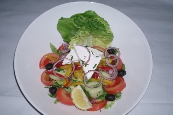 SALATA DE VARA CU BRANZA FETA