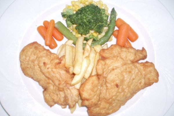 SNITEL PANE DE PORC CU LEGUME SI CARTOFI