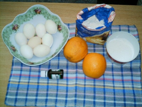 Tort cu frisca si fructe