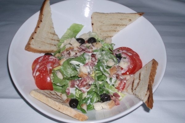 SALATA CU LEGUME SI COSTITA