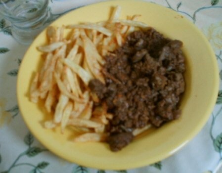 Ficatei de pasare cu sos de rosii