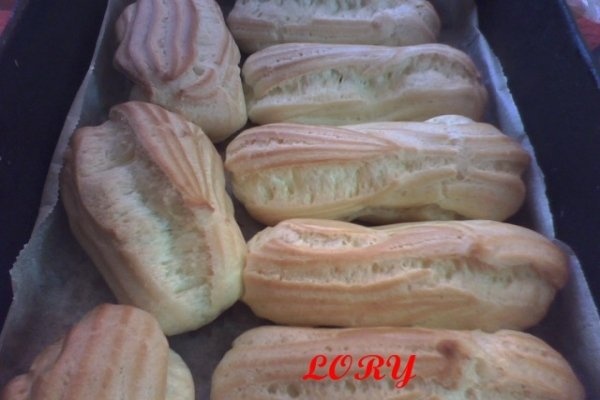 Eclere cu crema de vanilie si frisca