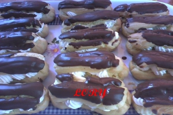 Eclere cu crema de vanilie si frisca