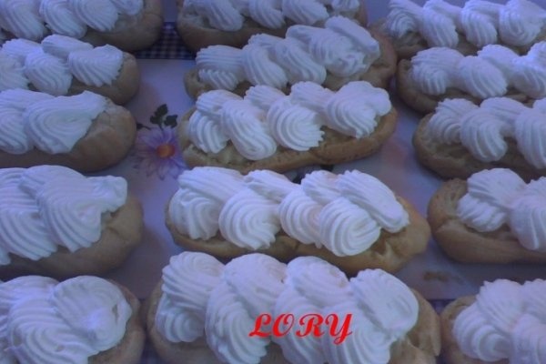 Eclere cu crema de vanilie si frisca