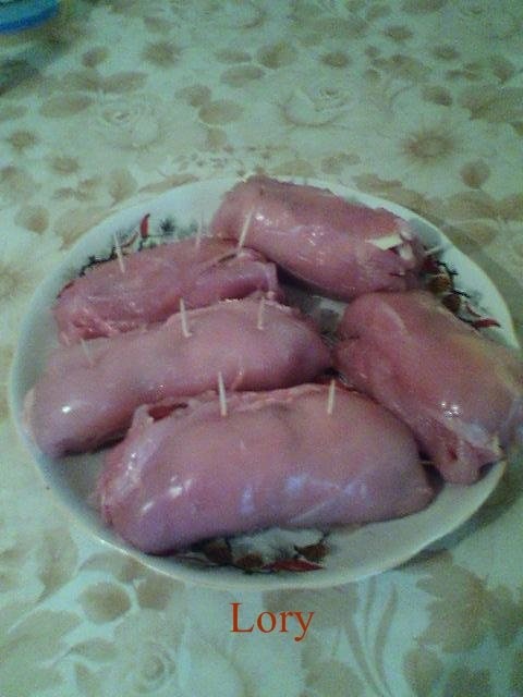 Rulouri din piept de pui cu sos de smantana