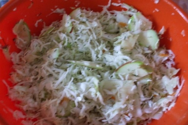 Salata de varza cruda