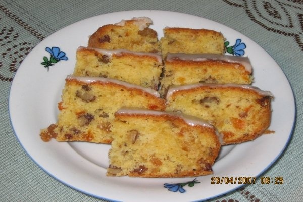 PRAJITURA CU FRUCTE USCATE