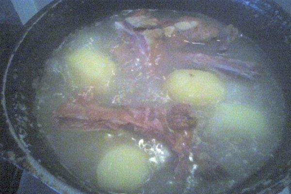 costita de porc afumata cu cartofi