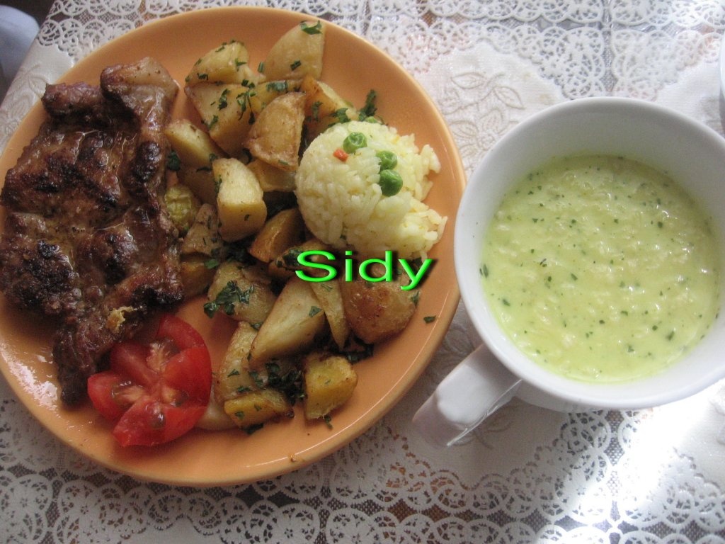 Gratar cu cartofi si salata verde