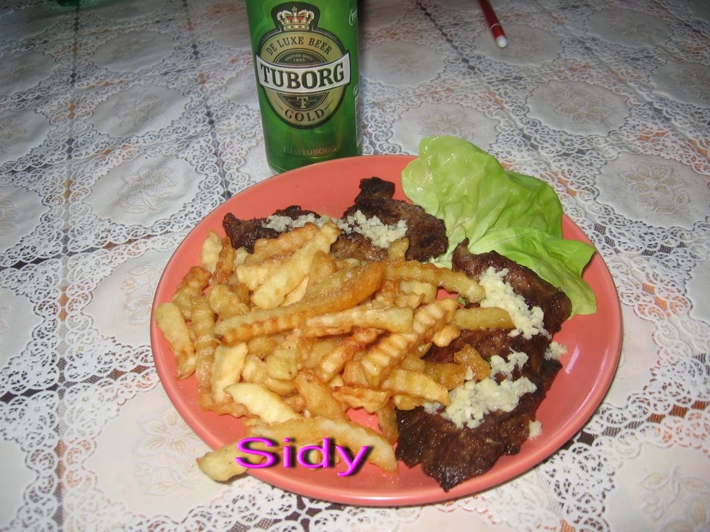 Gratar cu cartofi si salata verde