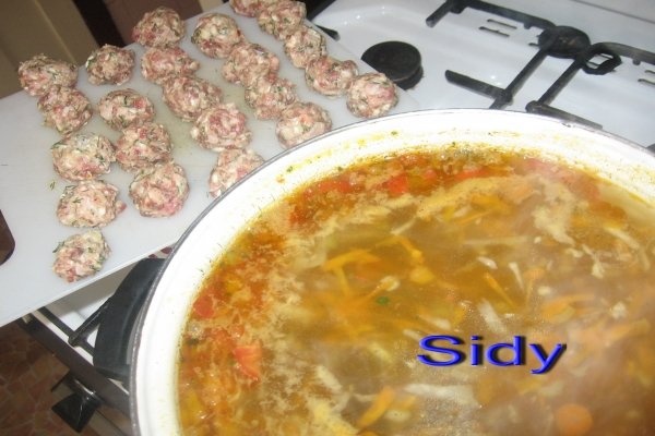 Ciorba de perisoare cu zarzavat nou