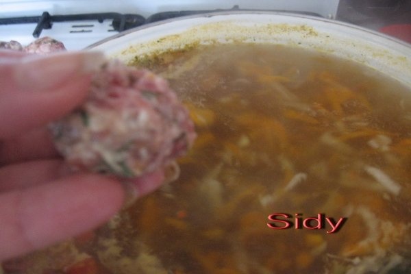 Ciorba de perisoare cu zarzavat nou