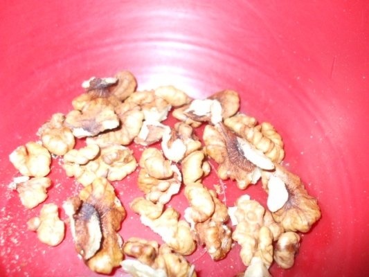 Dulceata de caise cu miezuri de nuci