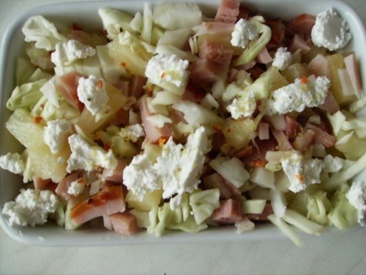 salata exotica cu ananas si carne