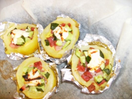 cartofi cu carne si oua la cuptor