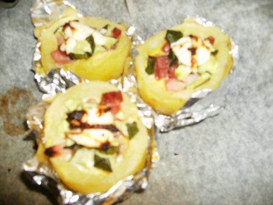 cartofi cu carne si oua la cuptor