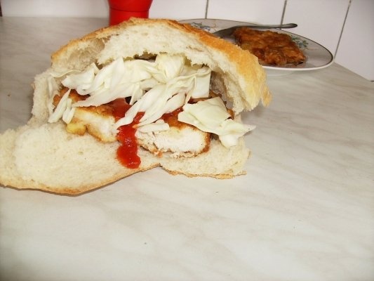 sandwich cu snitel si varza