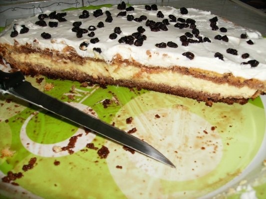 tort cu crema de vanilie si frisca