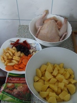 Pui la punga cu legume si fructe