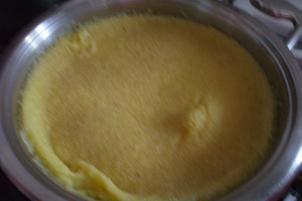 Ochiuri cu mamaliguta si brinza telemea