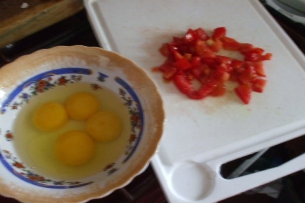 Omleta cu rosii si brinza telemea