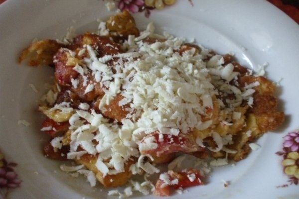 Omleta cu salata de castraveti