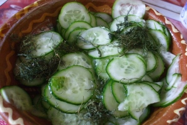 Omleta cu salata de castraveti