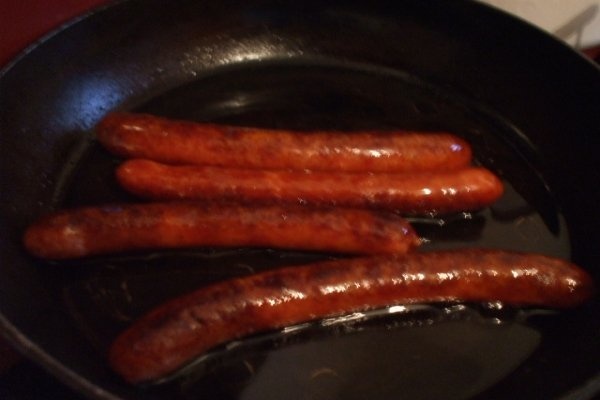 Cirnaciori la tefal cu salata asortata