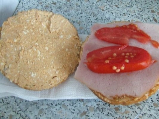 Sandvis cu jambon & branza vaci