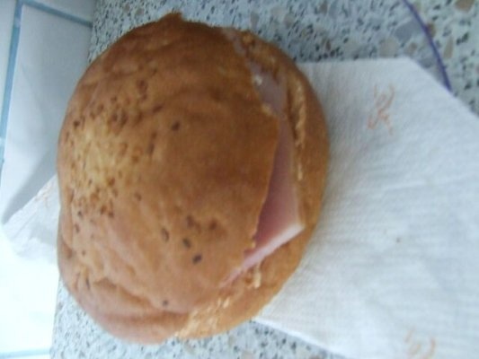 Sandvis cu jambon & branza vaci