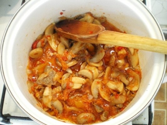 Ciuperci cu garnitura de cartofi copti