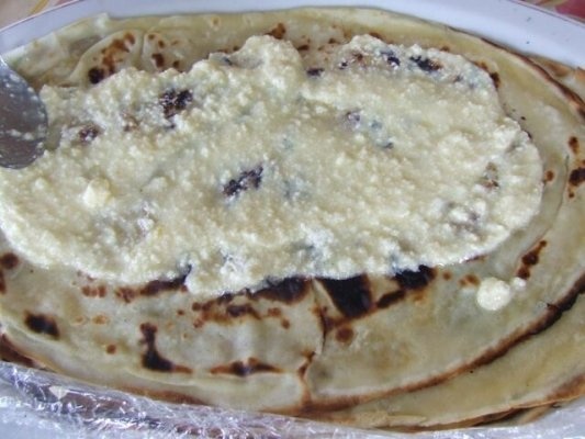 Clatite cu branza de vaci la cuptor