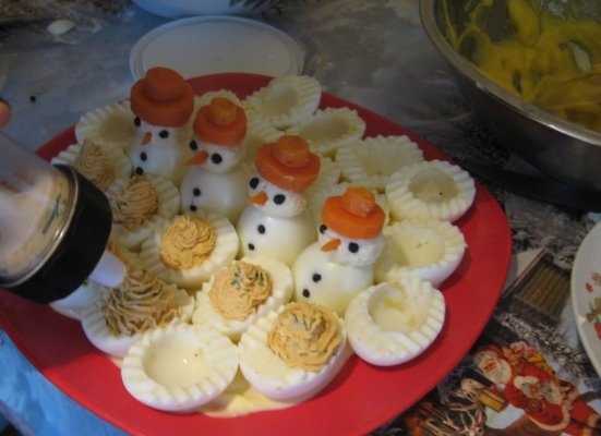 Ouă umplute şi oameni de zăpadă