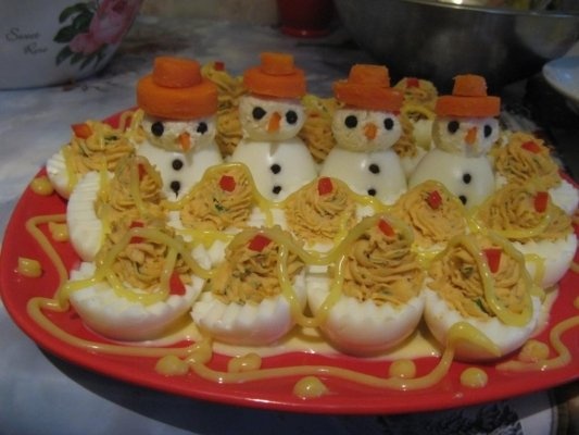 Ouă umplute şi oameni de zăpadă