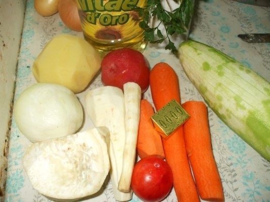 Supa crema de legume cu crutoane picante