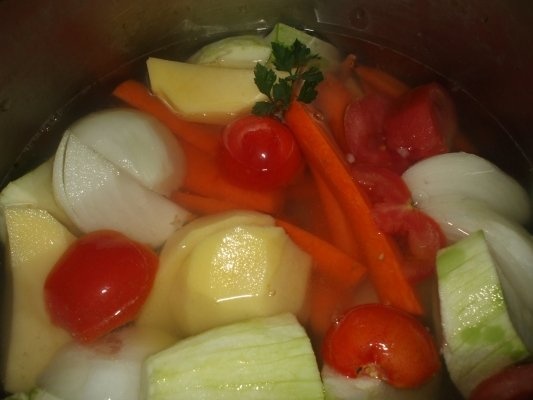 Supa crema de legume cu crutoane picante