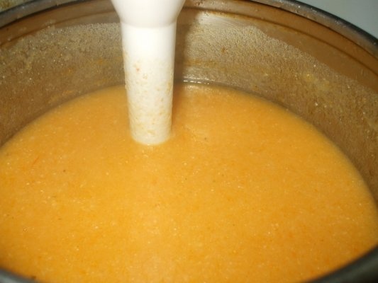 Supa crema de legume cu crutoane picante