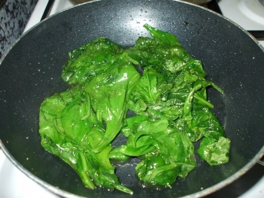 Piept de pui picant cu spanac