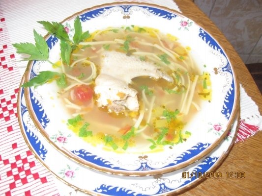Ciorba de gaina cu taietei de casa