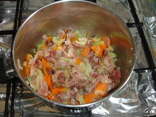 Pasta cu ciuperci si speck